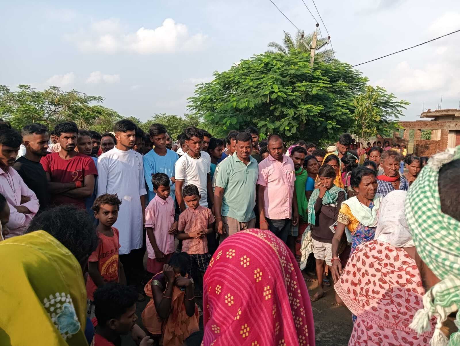 Giridih News: बालूू लदे ट्रैक्टर की चपेट में आने से मजदूर की मौत, भाग रहे चालक को ग्रामीणों ने पकड़ा