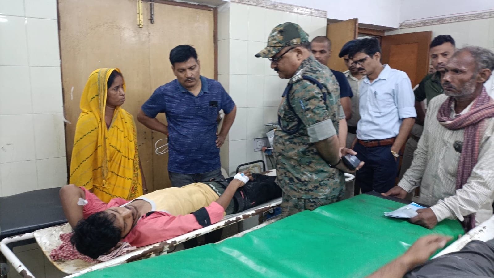 Youth injured by police beating: पुलिस की पिटाई से युवक जख्मी, सदर अस्पताल में हुआ इलाज