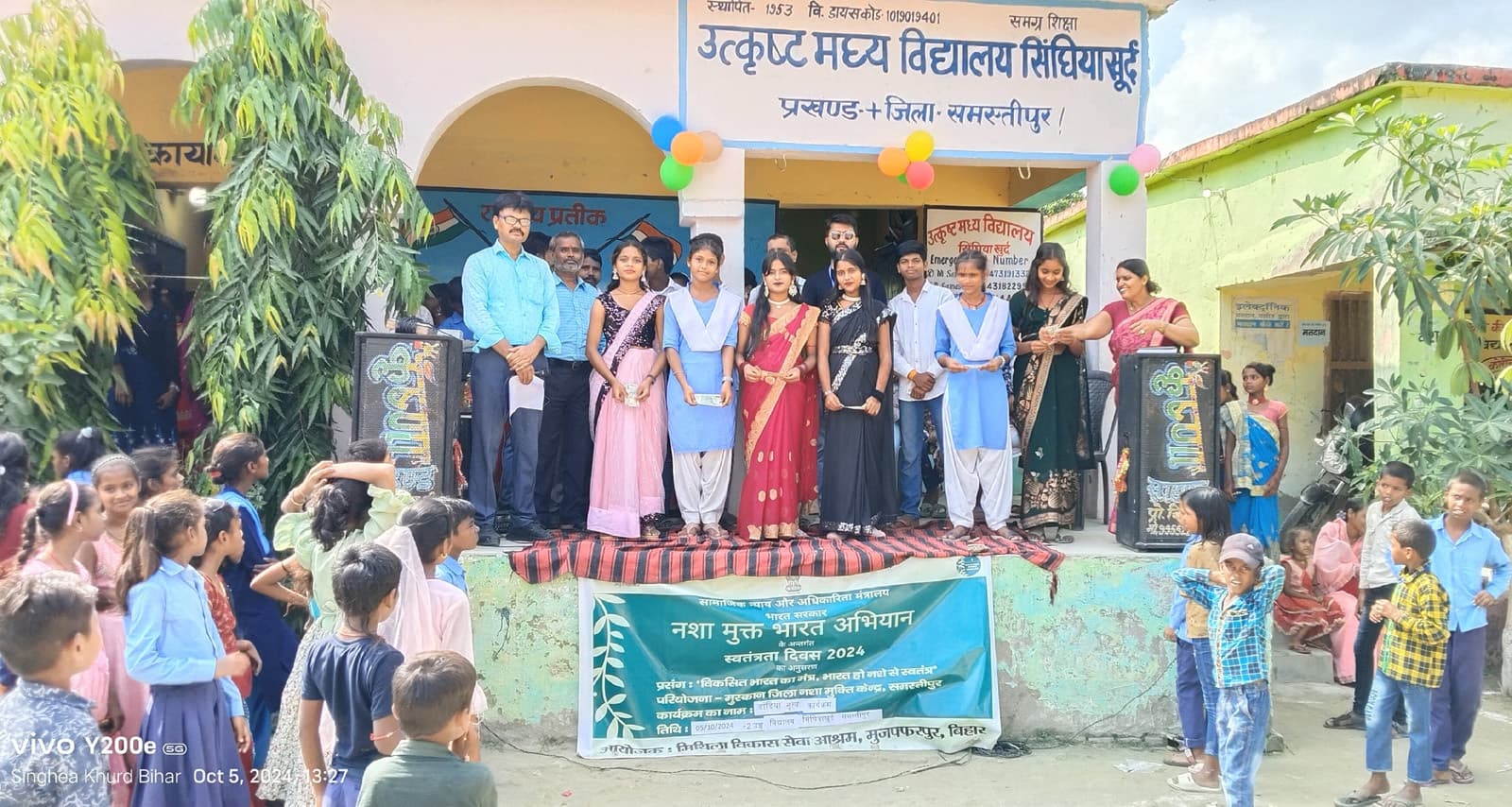 Children''s Dandiya dance enthralled:चित्रांकन, प्रदर्श व बच्चों के डांडिया नृत्य ने मनमोहा