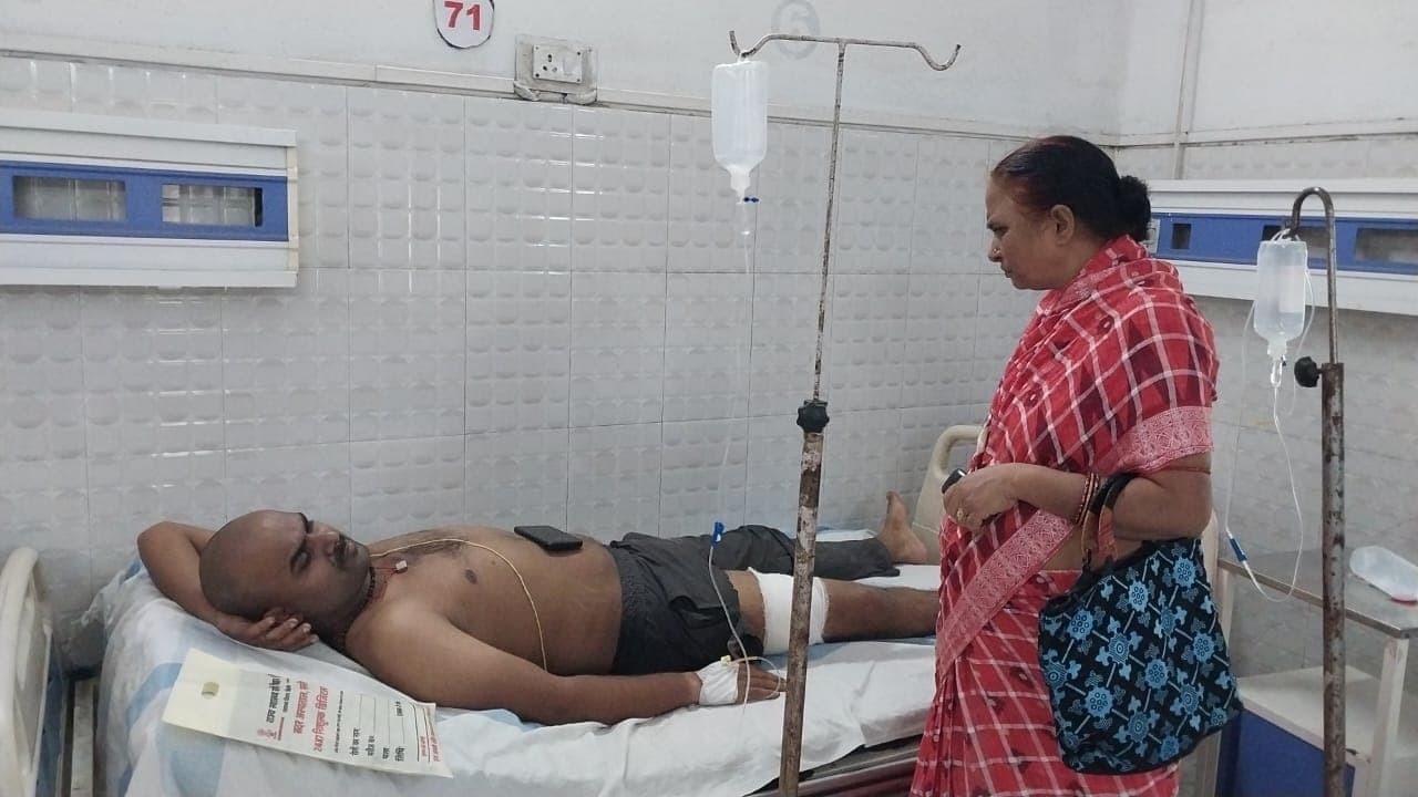 Hospital manager shot: बदमाशों ने रात्रि ड्यूटी कर रहे हॉस्पिटल मैनेजर को मारी गोली, रेफर
