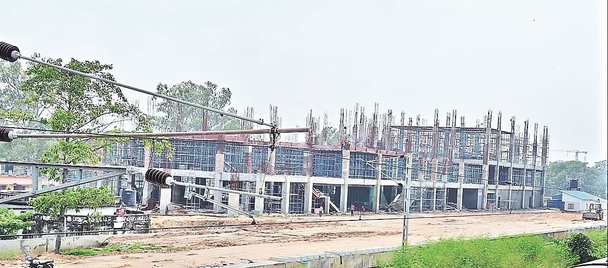 Ranchi News : आकार लेने लगा रांची रेलवे स्टेशन री-डेवलपमेंट कार्य