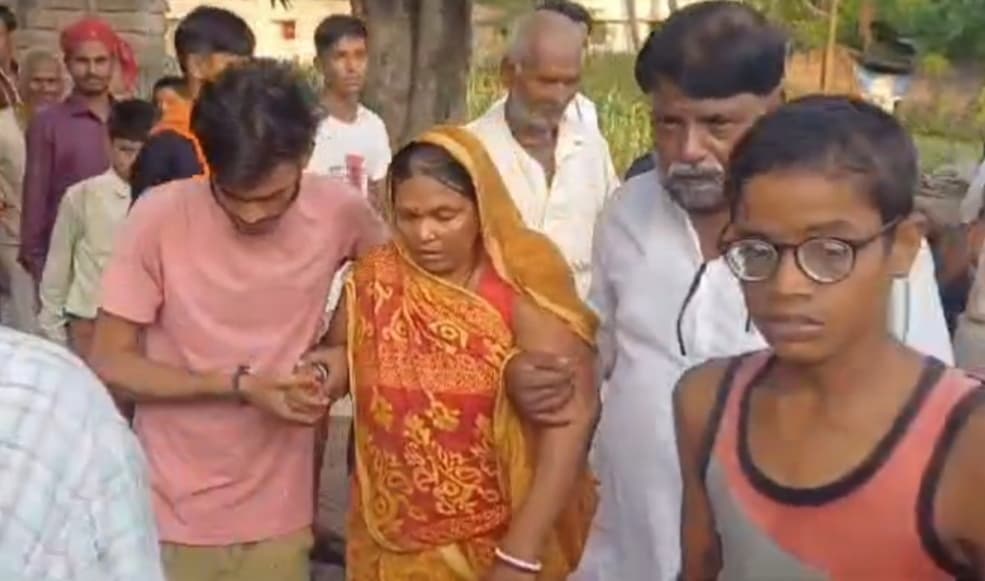 मोकामा. सोनपुर घाट से गंगा में बहकर 100 किमी दूर मोकामा पहुंची वृद्धा