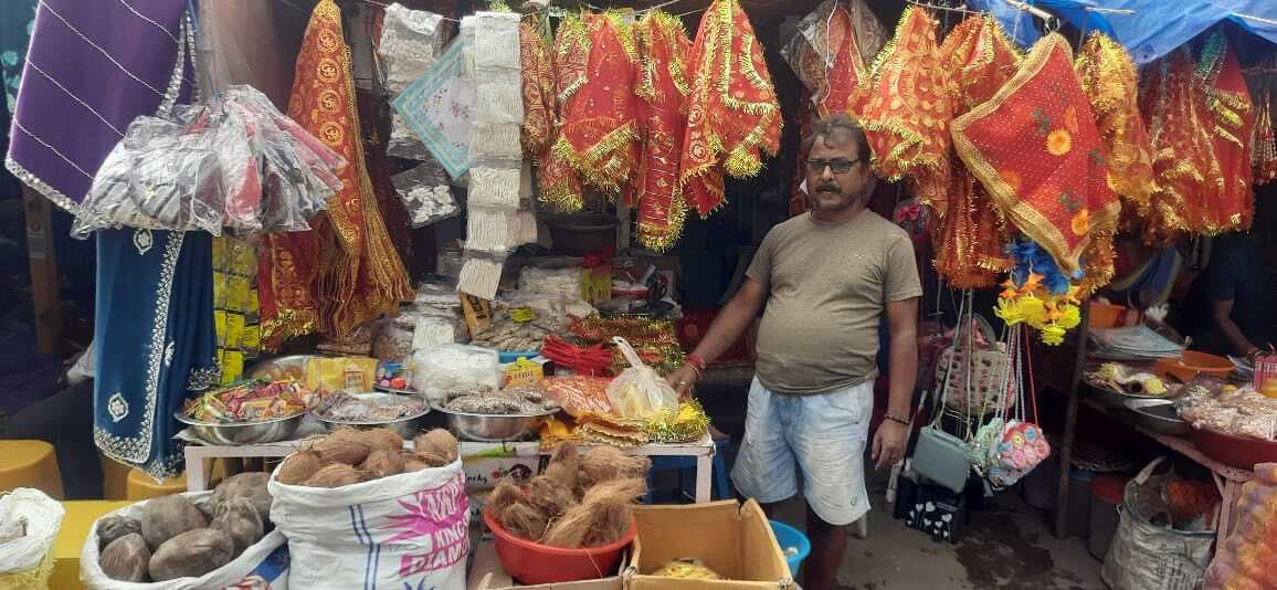 नवरात्र के चार दिन गुजर गये फिर भी बरकरार है माता की चुनरी का क्रेज