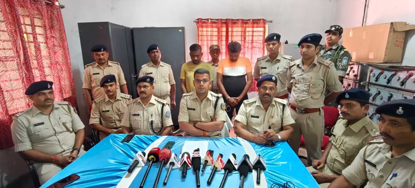 हफ्ता भर के भीतर पाकुड़ पुलिस ने किया 2 स्कॉर्पियो चोरी मामले का उद्भेदन, अंतरराज्यीय चोर गिरोह के 2 लोग गिरफ्तार