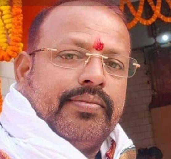 नकली पुलिस बनकर बाइक सवार दो युवकों ने उड़ाये पांच लाख के आभूषण