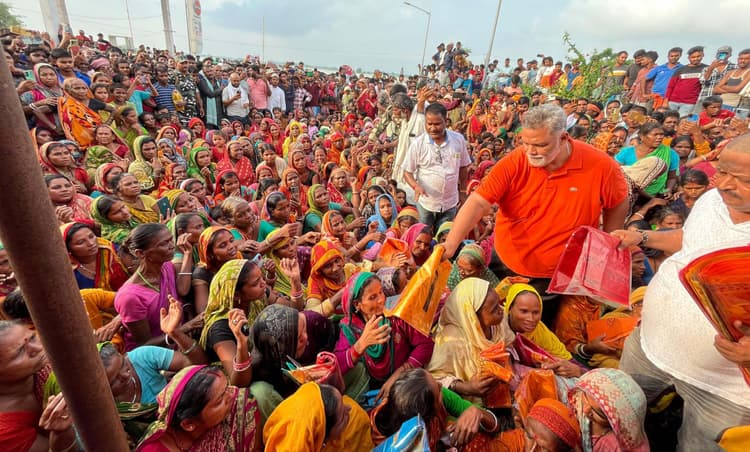 बाढ़ पीड़ितों को मदद के लिए हर सामर्थ्यवान व्यक्ति आगे आयें : पप्पू यादव