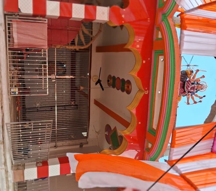 शंभुगंज हाट परिसर में वर्ष 1979 में हुआ था बैष्णवी दुर्गा मंदिर की स्थापना