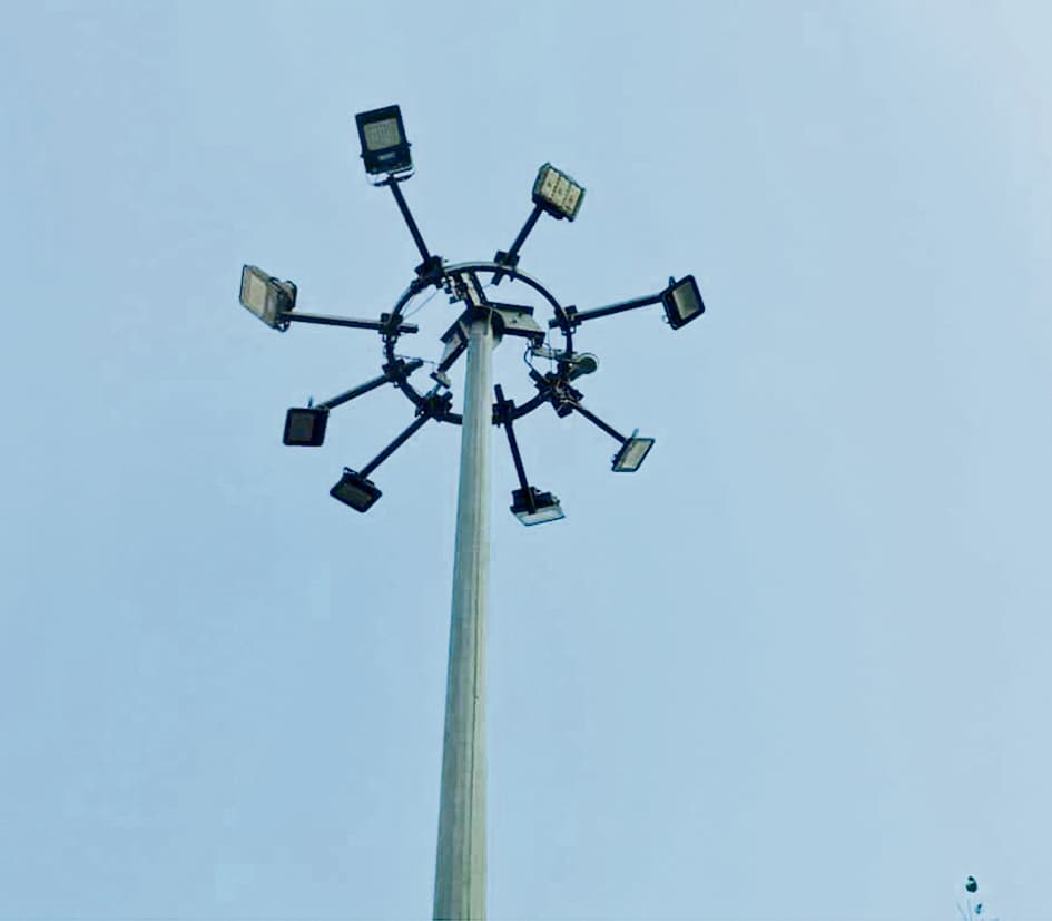 Chhapra News - Chhapra News : चौक-चौराहों पर खराब पड़ी हाइमास्ट लाइट को ठीक करने का काम हुआ शुरू