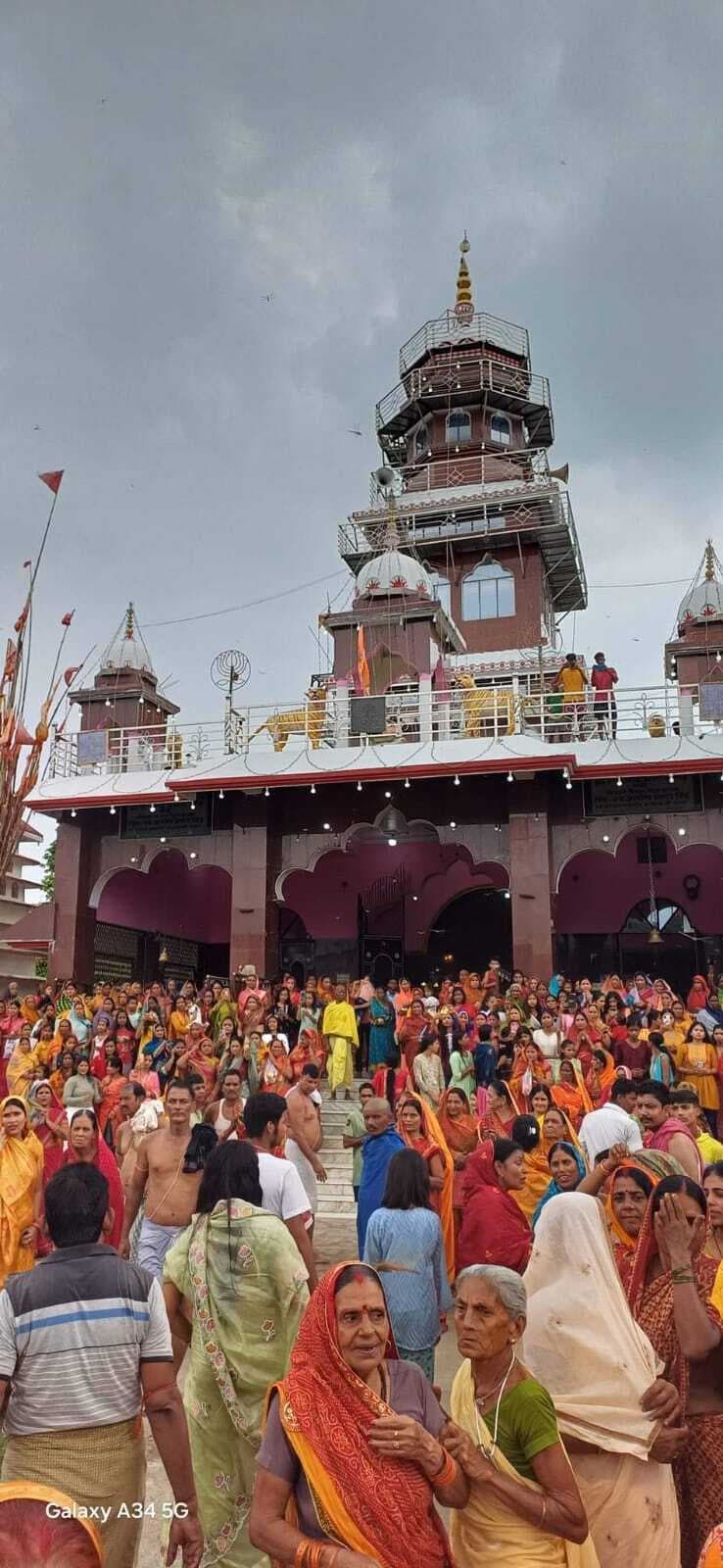 स्वर्ण देवी के नाम से विख्यात हैं नयागांव सतखुट्टी की  मां दुर्गा