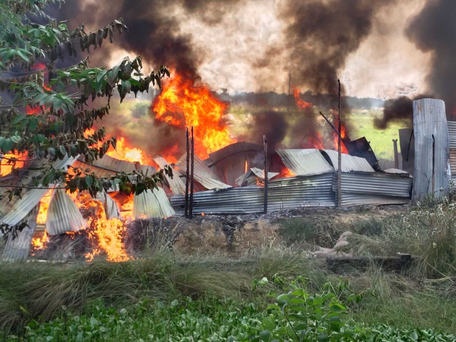 Madhubani News. मोमबत्ती फैक्ट्री में आग से करीब 40 लाख का सामान जला