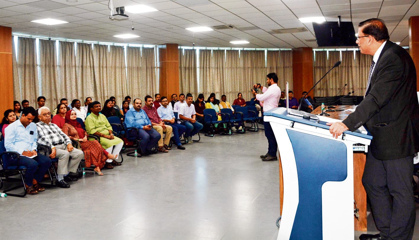 सीएनएलयू के विकास में योगदान दें पूर्ववर्ती छात्र