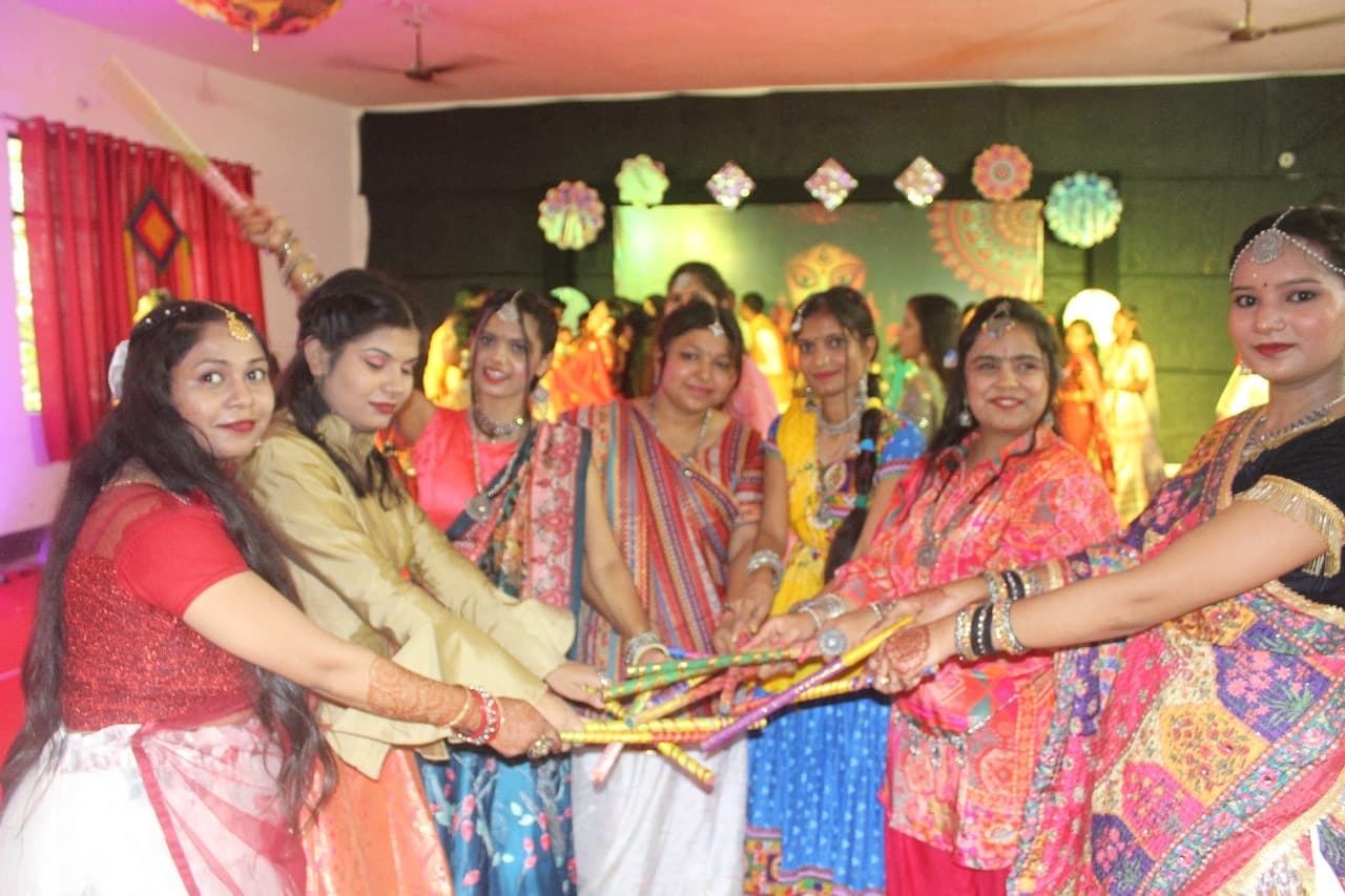 Giridih News:स्कॉलर बीएड कॉलेज में डांडिया धमाल कार्यक्रम का आयोजन