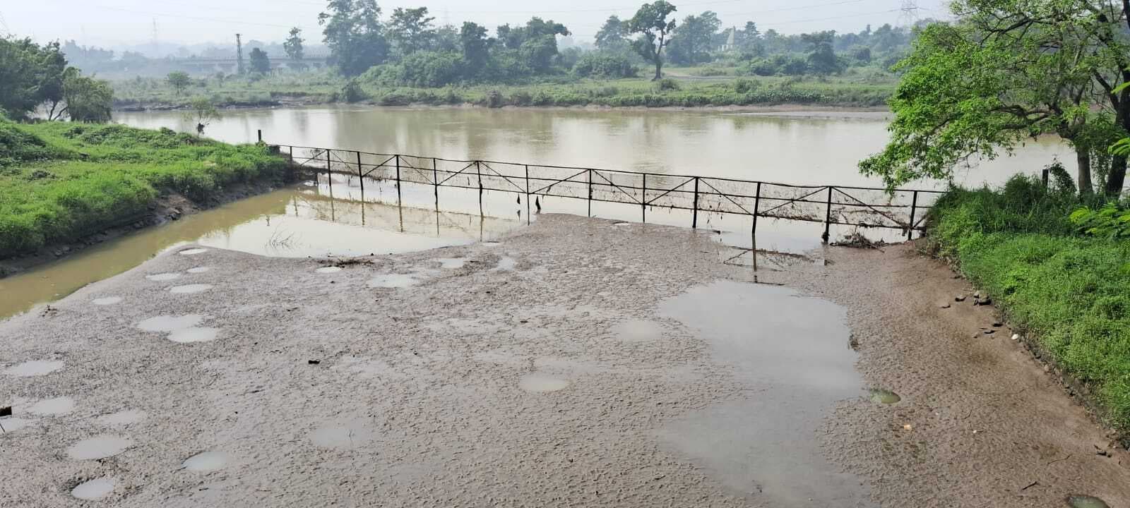 BOKARO NEWS : नदी का पानी बहने से कॉलोनी में जलापूर्ति ठप