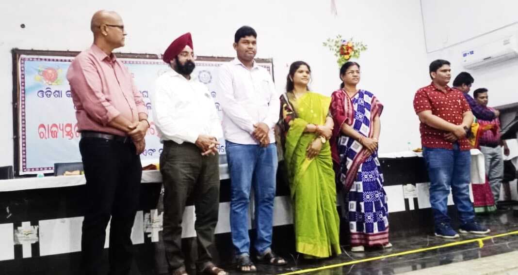 Sambalpur News: नुआखाई भेंटघाट में भारती कला परिषद के कलाकारों ने नृत्य से बांधा समा