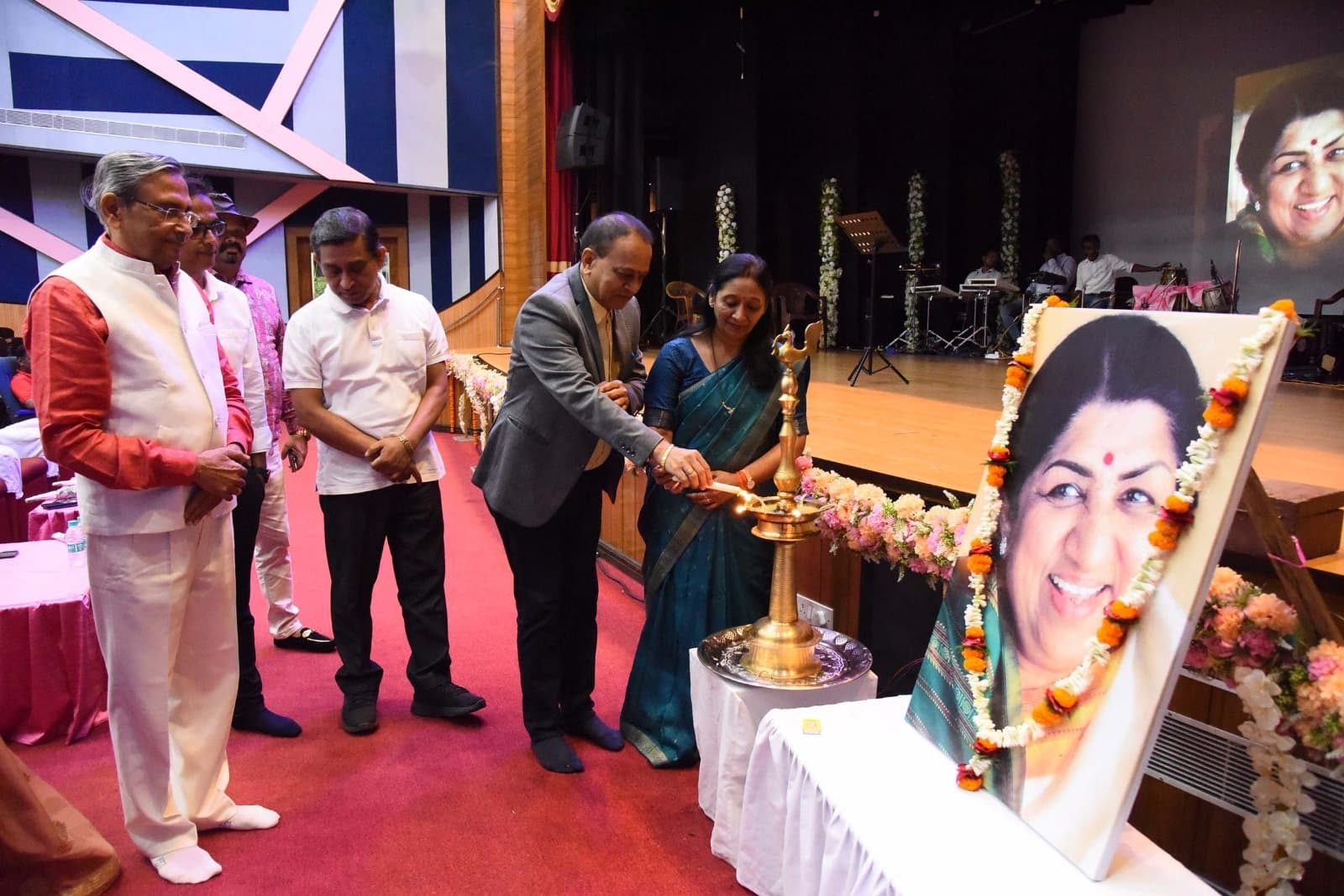 Rourkela News: शहर के कलाकारों ने लता मंगेशकर को दी स्वरांजलि