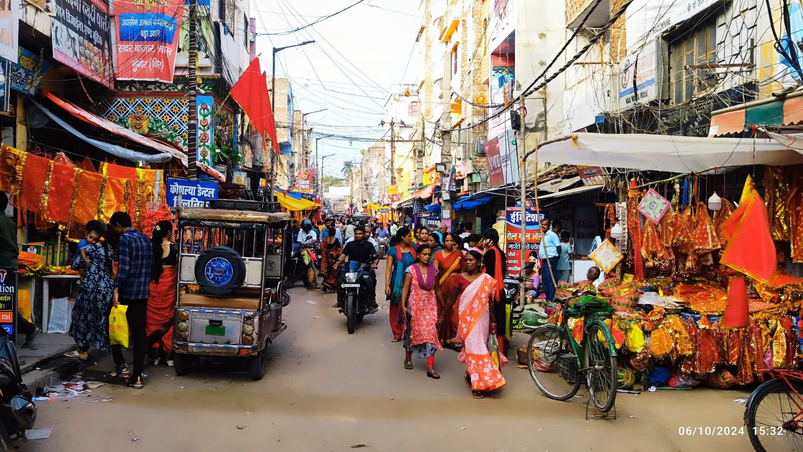 दुर्गा पूजा को लेकर जमालपुर बाजार हुआ गुलजार