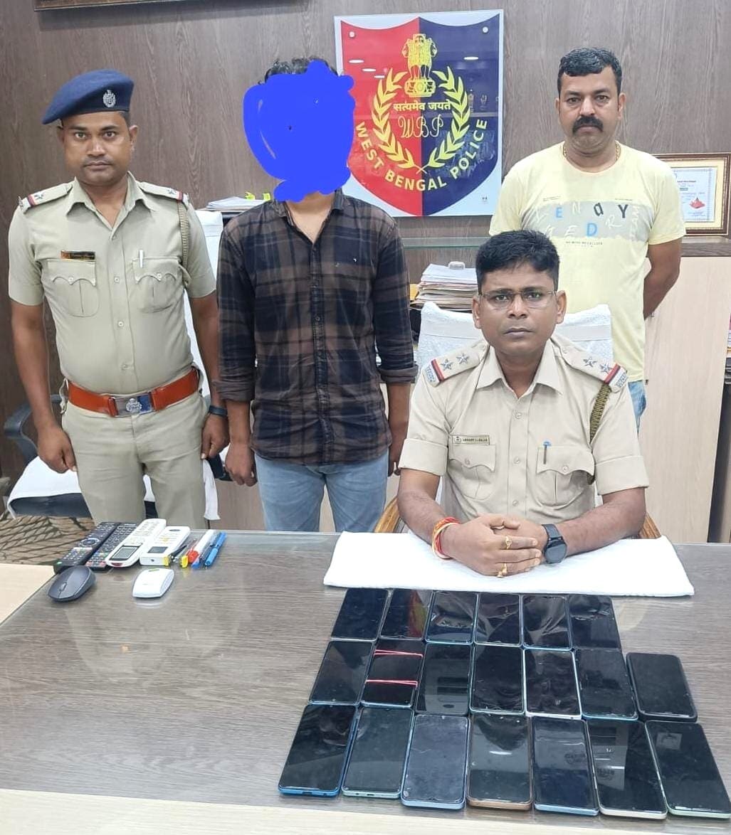 चोरी के 20 मोबाइल के साथ बदमाश गिरफ्तार