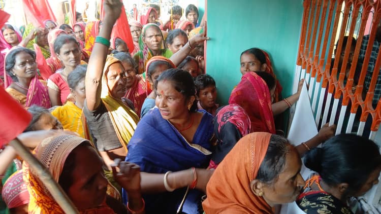 प्रखंड कार्यालय में बह रही भ्रष्टाचार की गंगोत्री