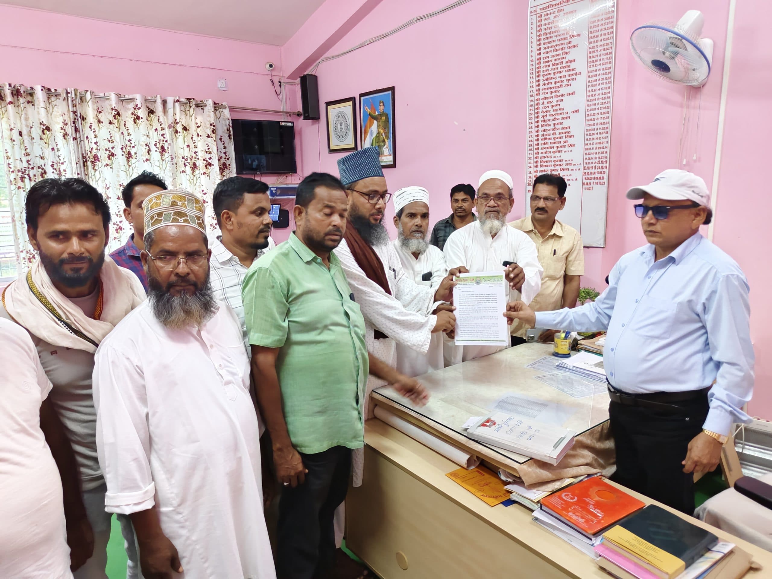 यति नरसिंहानंद के विवादित बयान को लेकर मुस्लिम समुदाय में आक्रोश, ज्ञापन सौंपा