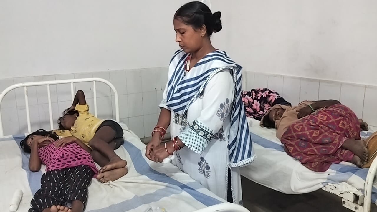 चौखट गांव में डायरिया से आधा दर्जन बच्चे हुए बीमार, भागलपुर रेफर