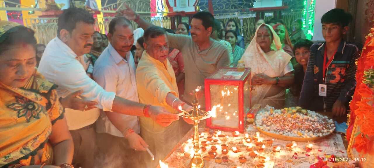 दुर्गा मंदिरों में संध्या महाआरती में जय दुर्गे के लगे जयकारे
