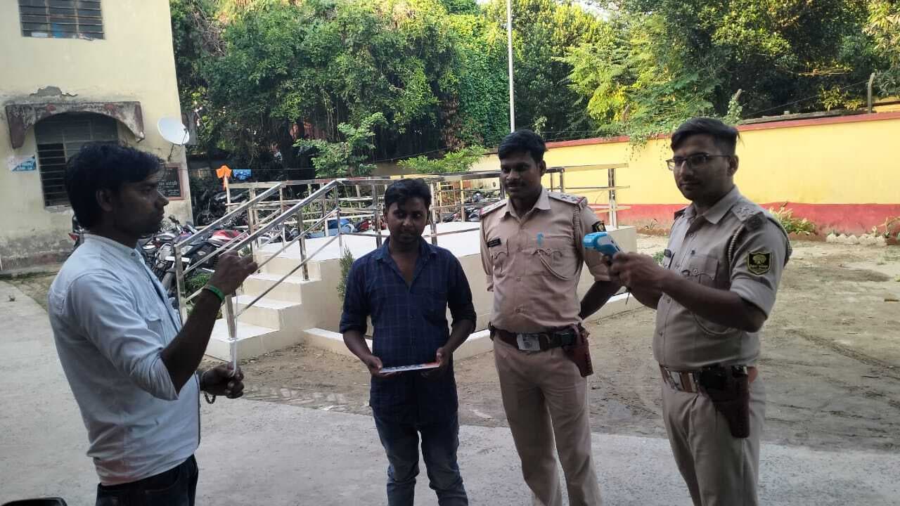ट्रैफिक पुलिस ने वाहन चालकों का काटा चालान