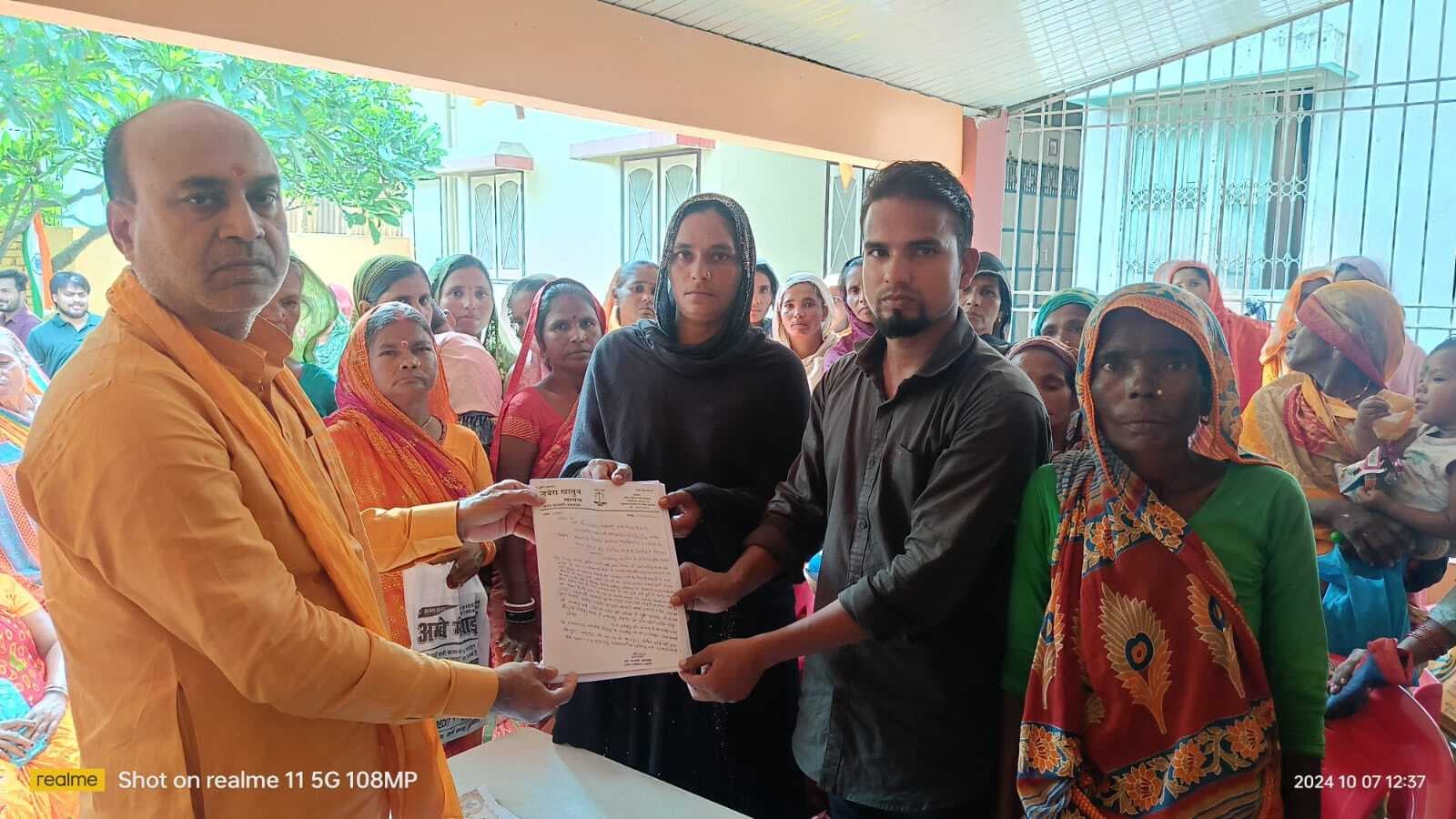 बाढ़ पीड़ितों को नहीं मिली राहत सामग्री