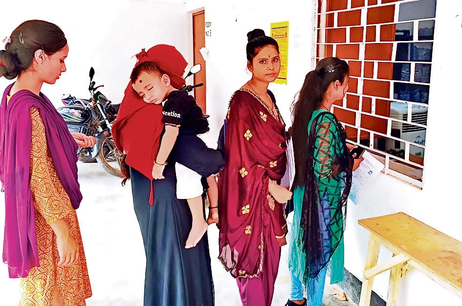 Gopalganj News : डिग्री कॉलेजों में स्नातक के फाइनल इयर के परीक्षा फॉर्म भरने का काम शुरू