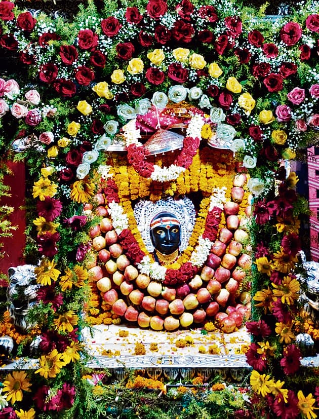 Gopalganj News : मां सिंहासनी के दरबार में एक लाख श्रद्धालुओं ने किये दर्शन, हाइवे पर भी लगी रही कतार