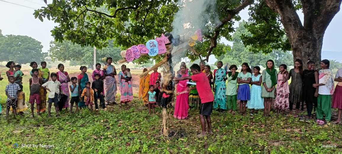 Giridih News:परसाडीह व कुंडेलवा बुराई रूपी रावण का किया दहन