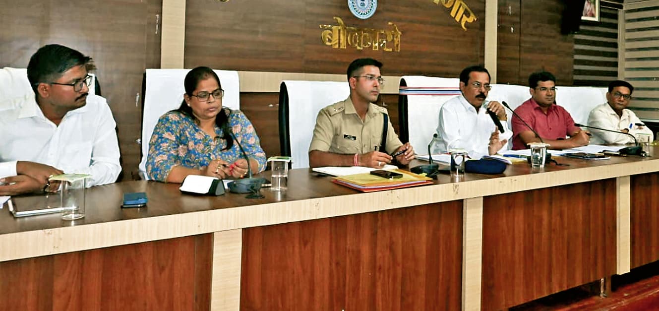 Bokaro News: सौहार्द्रपूर्ण माहौल में मनाएं दुर्गापूजा, डीजे व भड़काऊ गीतों पर रहेगा प्रतिबंध