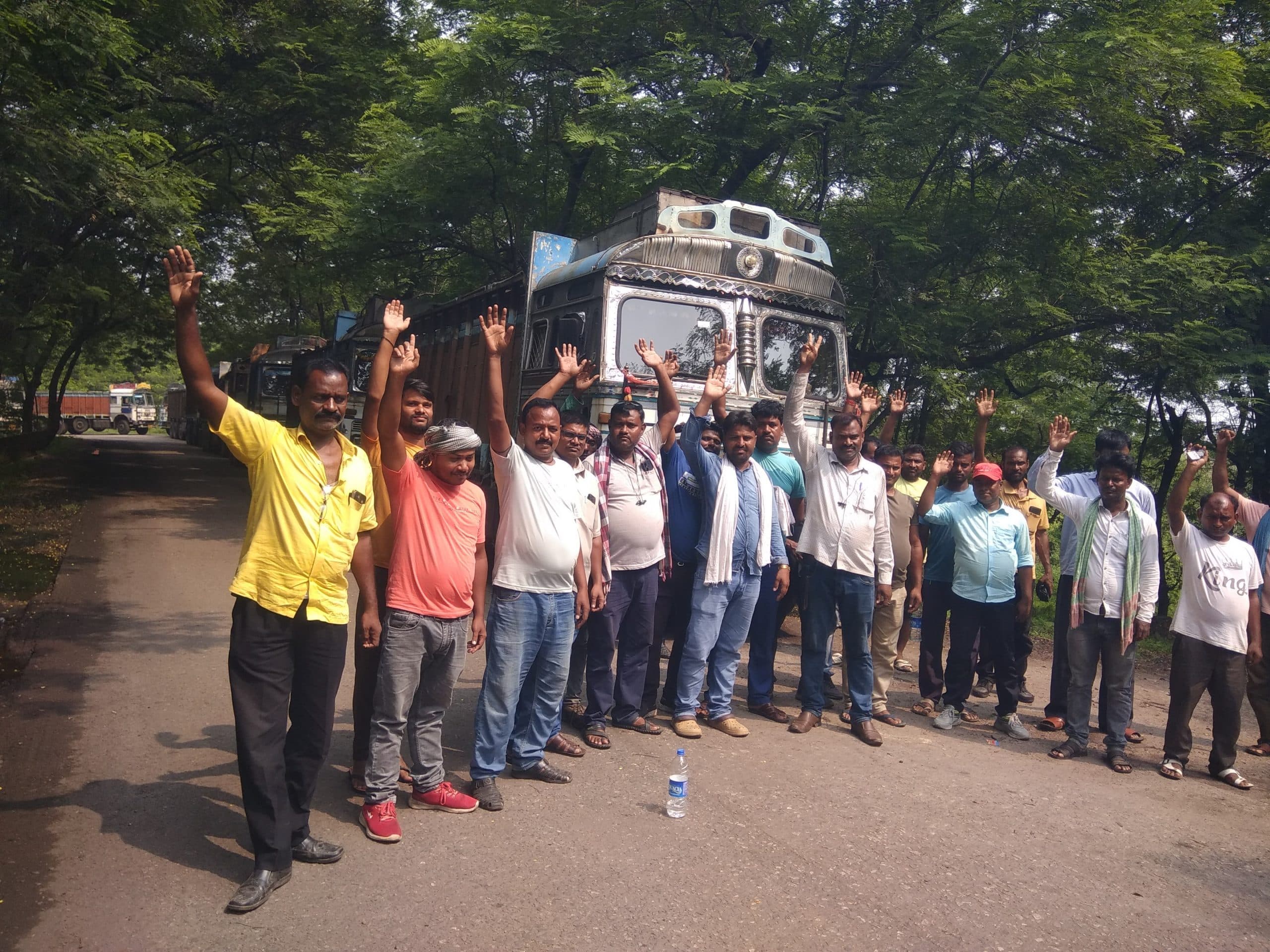 BOKARO NEWS : विस्थापितों ने वाशरी में ट्रकों को रोका, लोडिंग बाधित