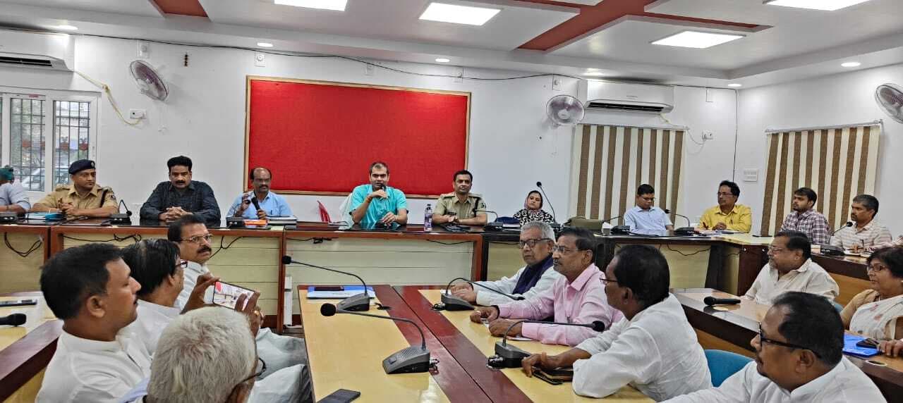 Darbhanga news: दुर्गापूजा के दौरान शहर में बेहतर व्यवस्था को लेकर हुआ विमर्श