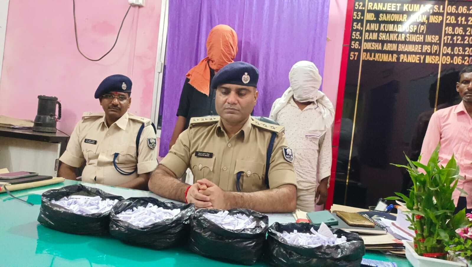 छह लाख रुपये की दो हजार पुड़िया स्मैक के साथ दो तस्कर गिरफ्तार