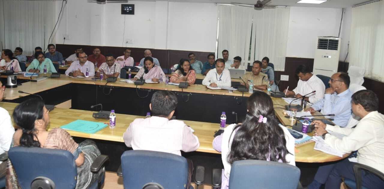 समन्वय समिति की बैठक से गायब चार सीओ समेत 16 अफसरों का वेतन रोका