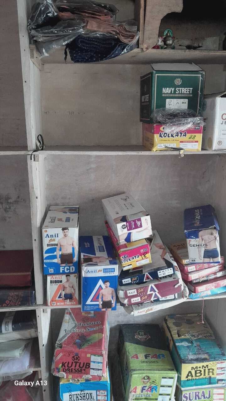 कपड़ा दुकान का ताला तोड़कर चोरी