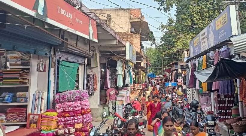 दुर्गापूजा को लेकर रौटा बाजार हुआ गुलजार