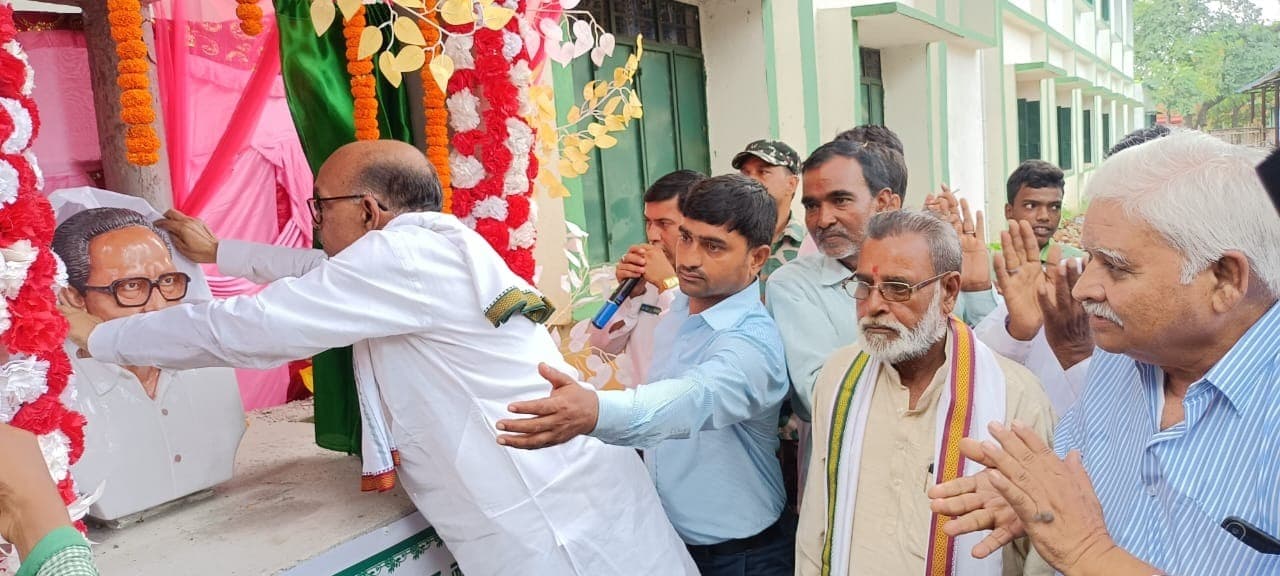 स्पीकर ने जमीन दाता कालू बाउरी, बोदी बाउरी की प्रतिमा का किया अनावरण