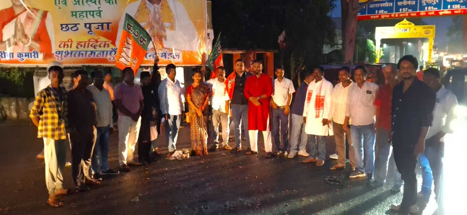 भाजपाइयों ने हरियाणा में भाजपा की जीत पर मनाई खुशी