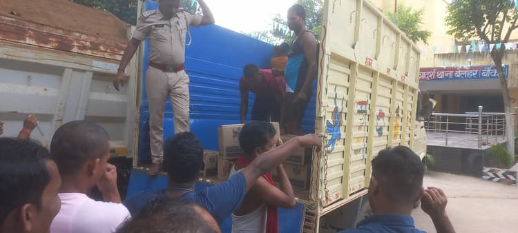 407 ट्रक से 2496 बोतल अंग्रेजी शराब जब्त