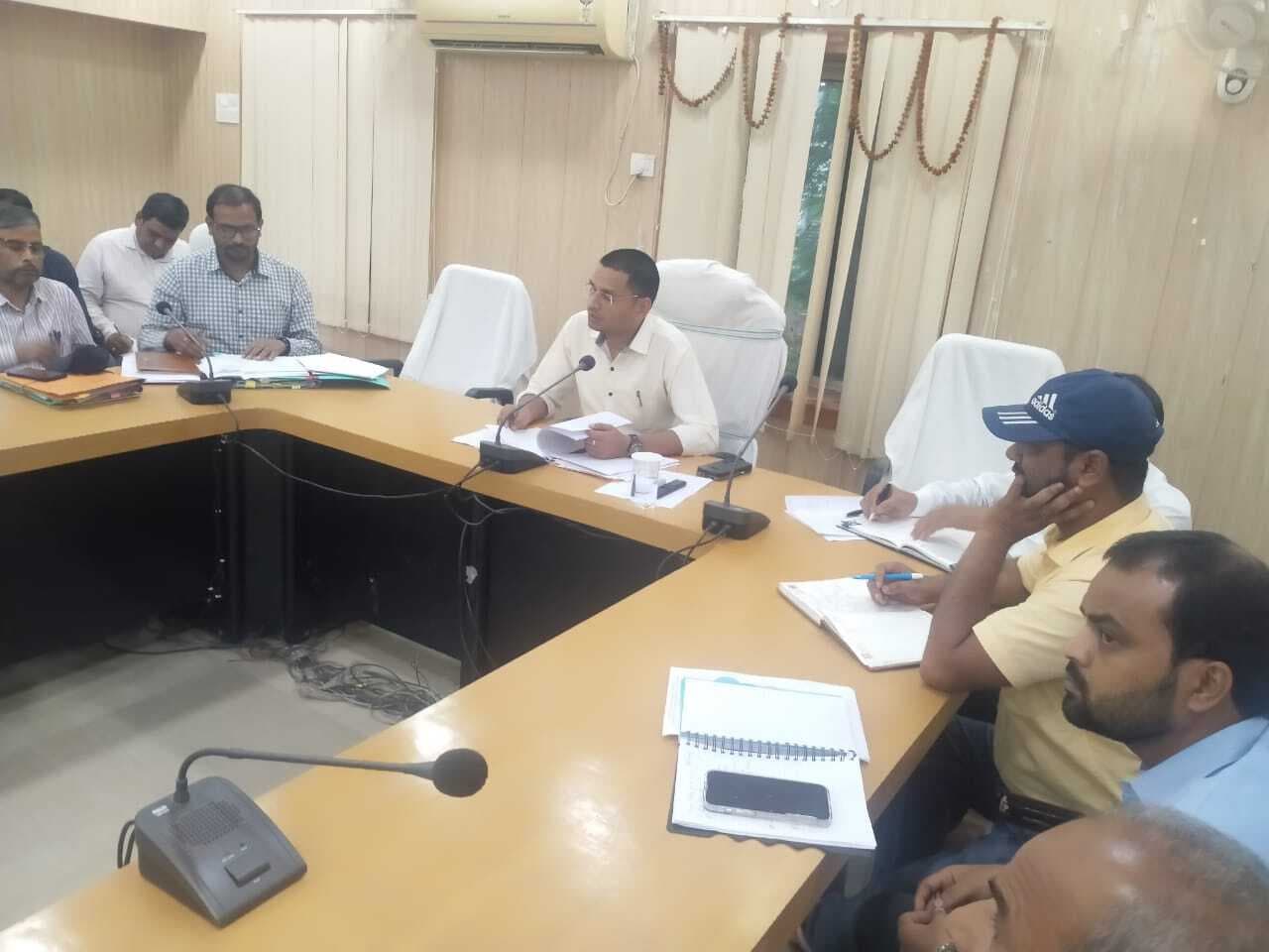 Madhubani News. कृषि टास्क फोर्स की बैठक में डीएम ने सिंचाई को लेकर गंभीर रहने का दिया निर्देश