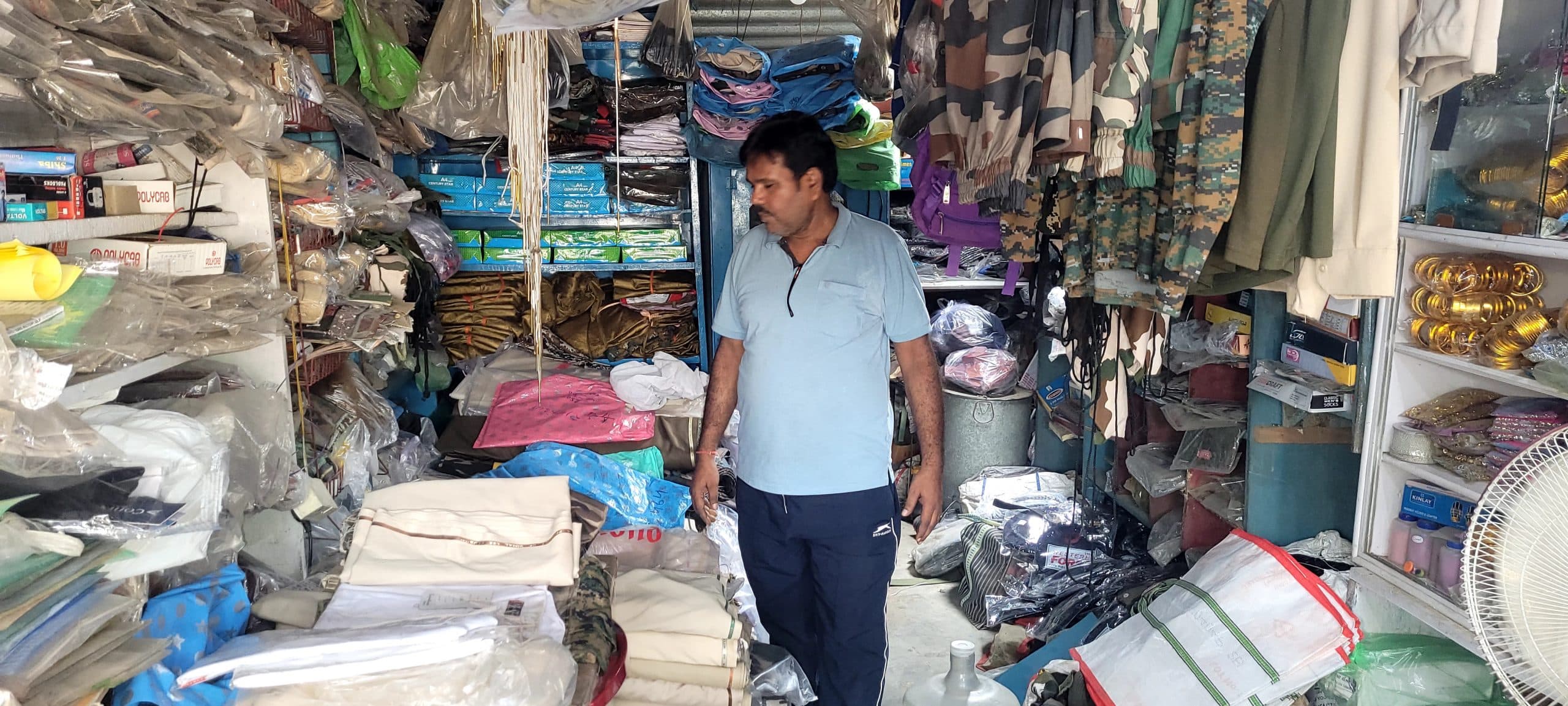 चौपा मोड़ से दुकान से लाखों की चाेरी