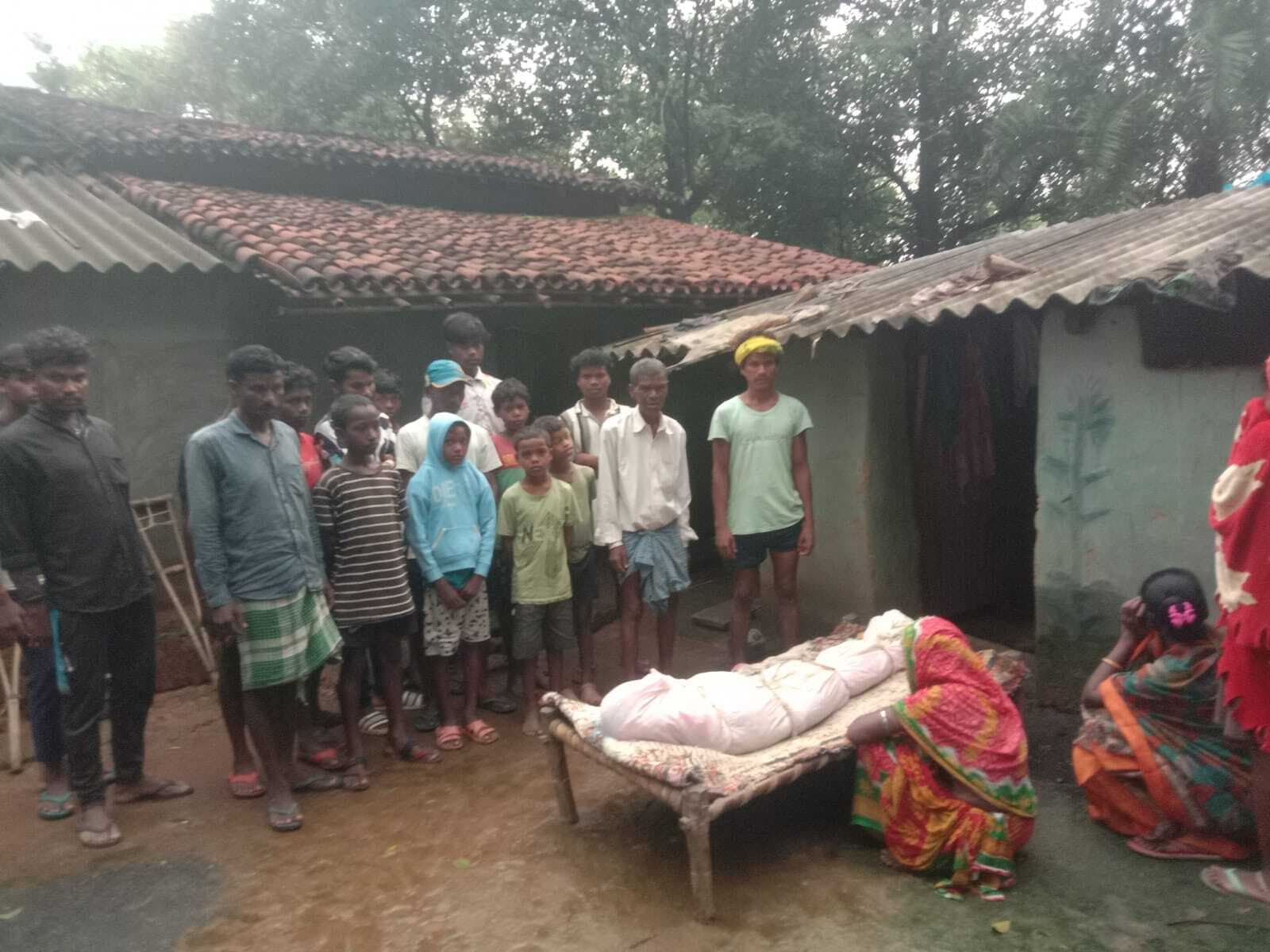 सड़क दुर्घटना में महिला की मौत, ऑटो पर सवार आधा दर्जन यात्री भी घायल