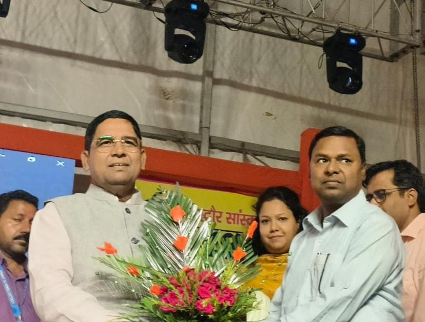 गिद्धौर सांस्कृतिक महोत्सव में कव्वाल निजामी बंधु ने बांधा शमा