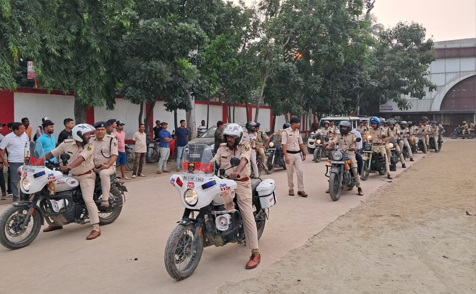 Samastipur News: दुर्गापूजा को लेकर प्रशासन चौकस, निकाला फ्लैग मार्च