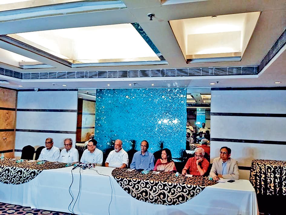 जूनियर डॉक्टरों का आमरण अनशन तुरंत खत्म करवाये सरकार : प्रो सुकुमार मुखर्जी