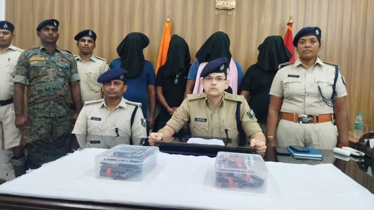 मुंगेर में 11 अर्धनिर्मित पिस्टल बरामद, चार गिरफ्तार