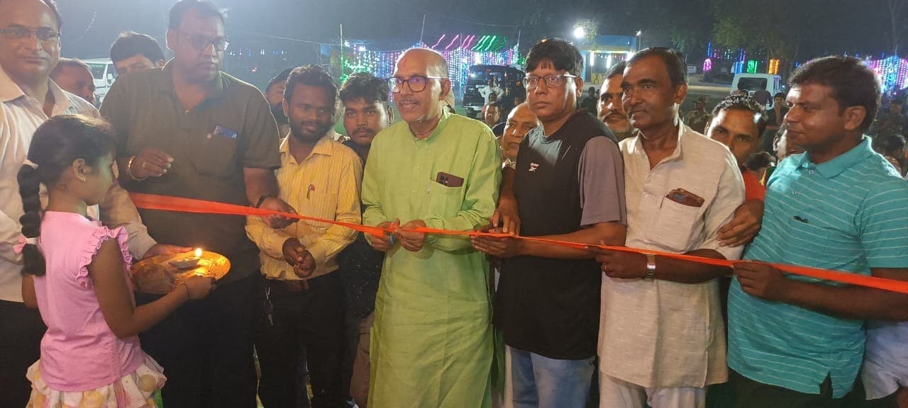 विधानसभा अध्यक्ष ने दुर्गा पूजा मंडप का किया उद्घाटन