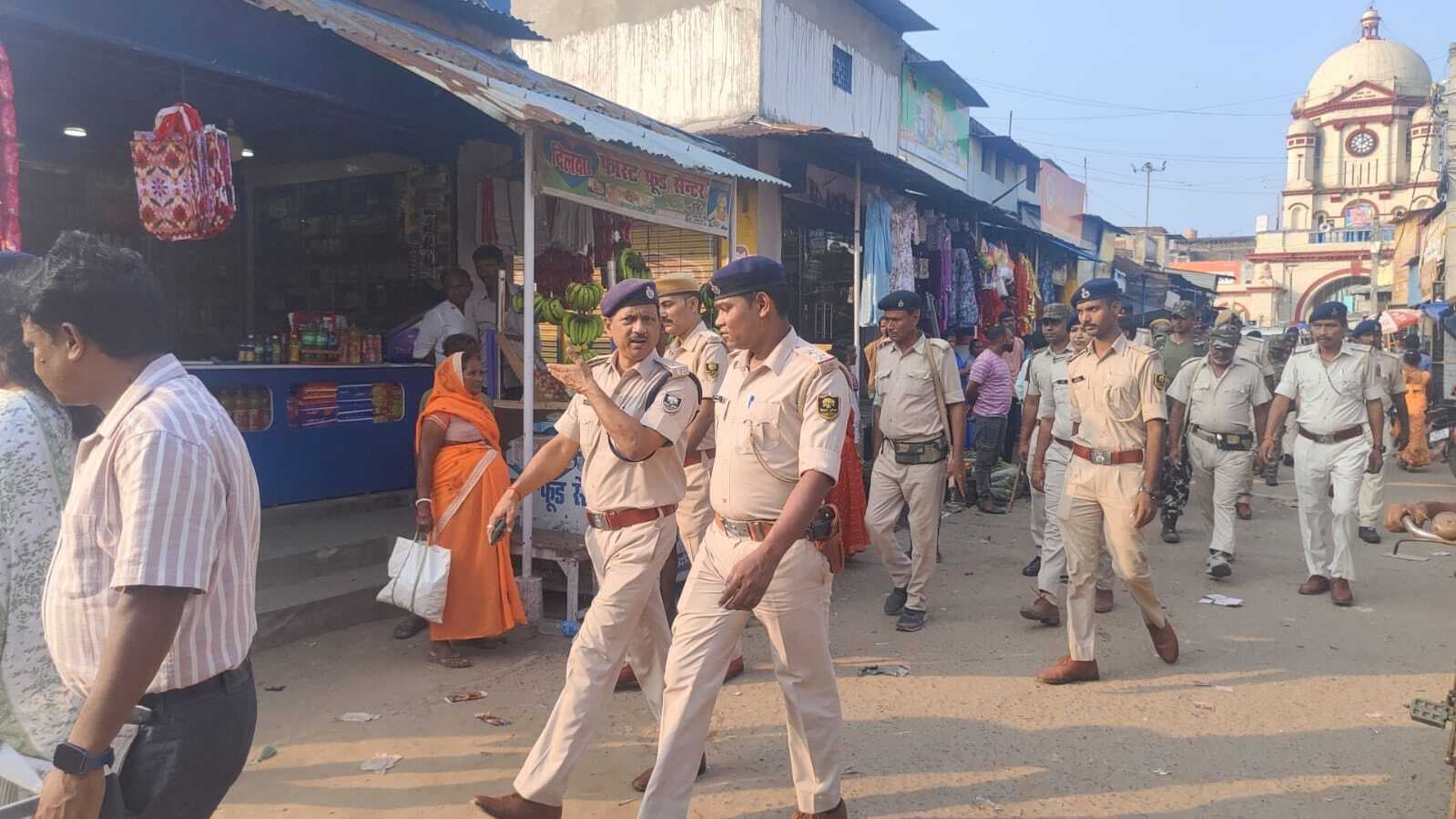 Jamui News : प्रखंड प्रशासन ने किया फ्लैग मार्च, शांति बनाये रखने की अपील