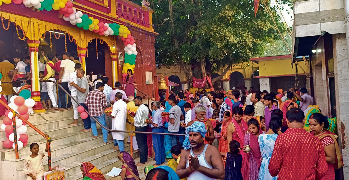 Chhapra News : मां अंबिका भवानी के दरबार में सप्तमी पर श्रद्धालुओं ने लगायी हाजिरी